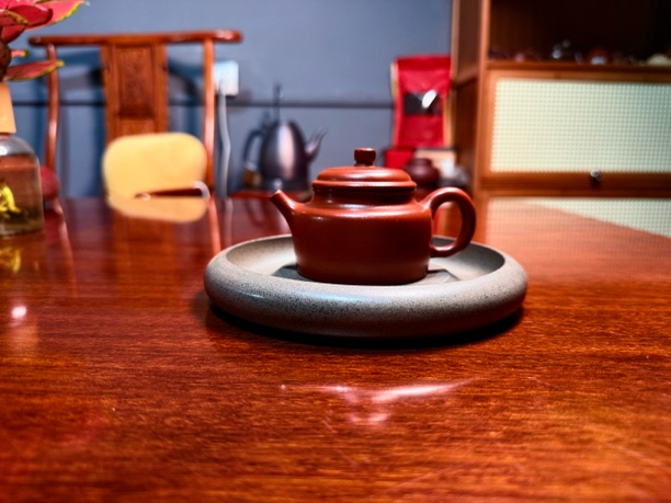 泡茶实用器型，小煤窑朱泥制作的德中，手工磨具制作成型。