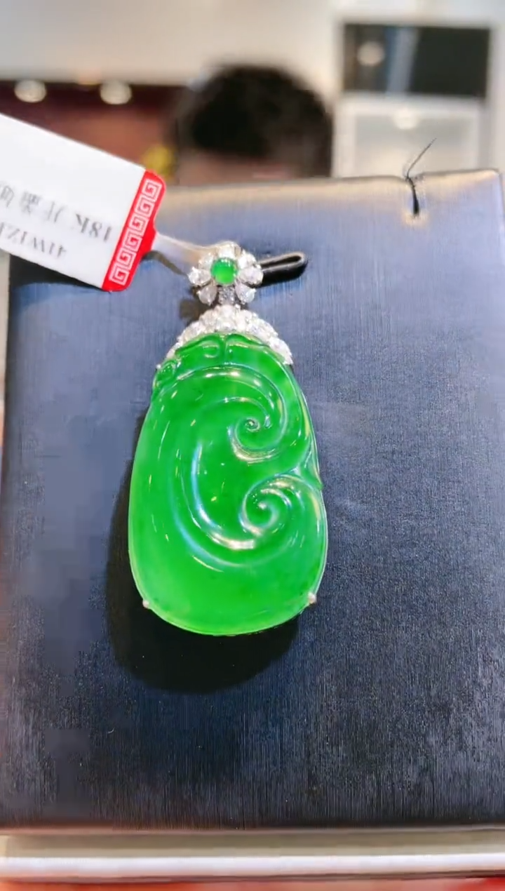 【闪购商品】翡翠吊坠(赠链)18K金镶嵌天然A货翡翠A85