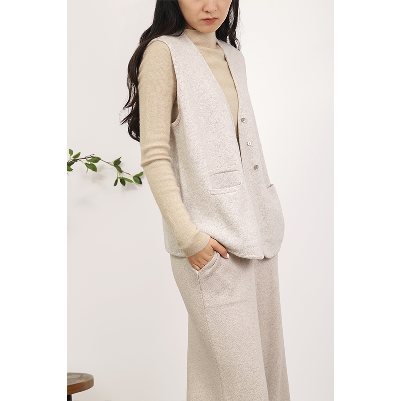 Runbo/润帛针织羊绒加厚双兜v领休闲叠穿百搭单排扣坎肩马甲纯色