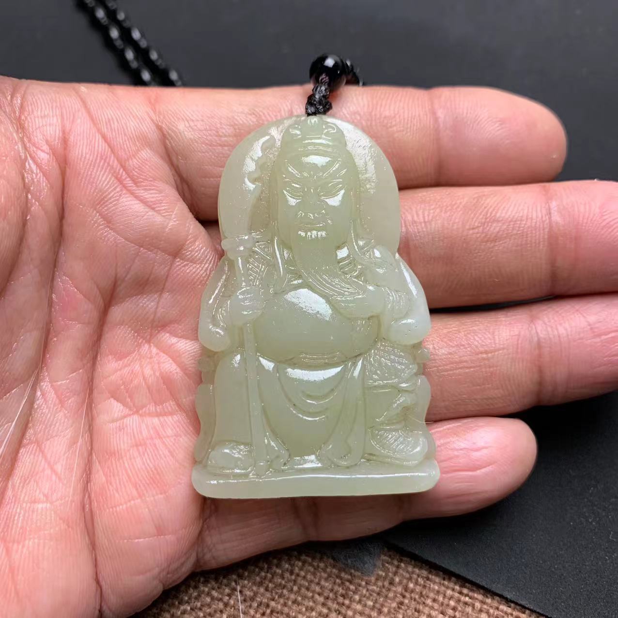 新疆和田玉白玉关公吊坠