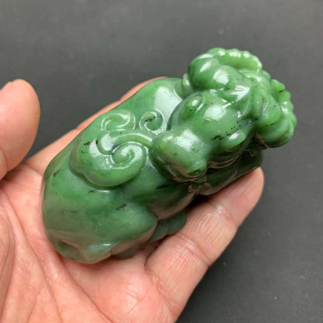 和田玉碧玉大牛手把件扭转乾坤属相牛