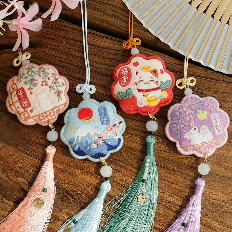 新疆包邮平安符刺绣手工diy材料包车挂饰随身荷包绣品平安福香囊