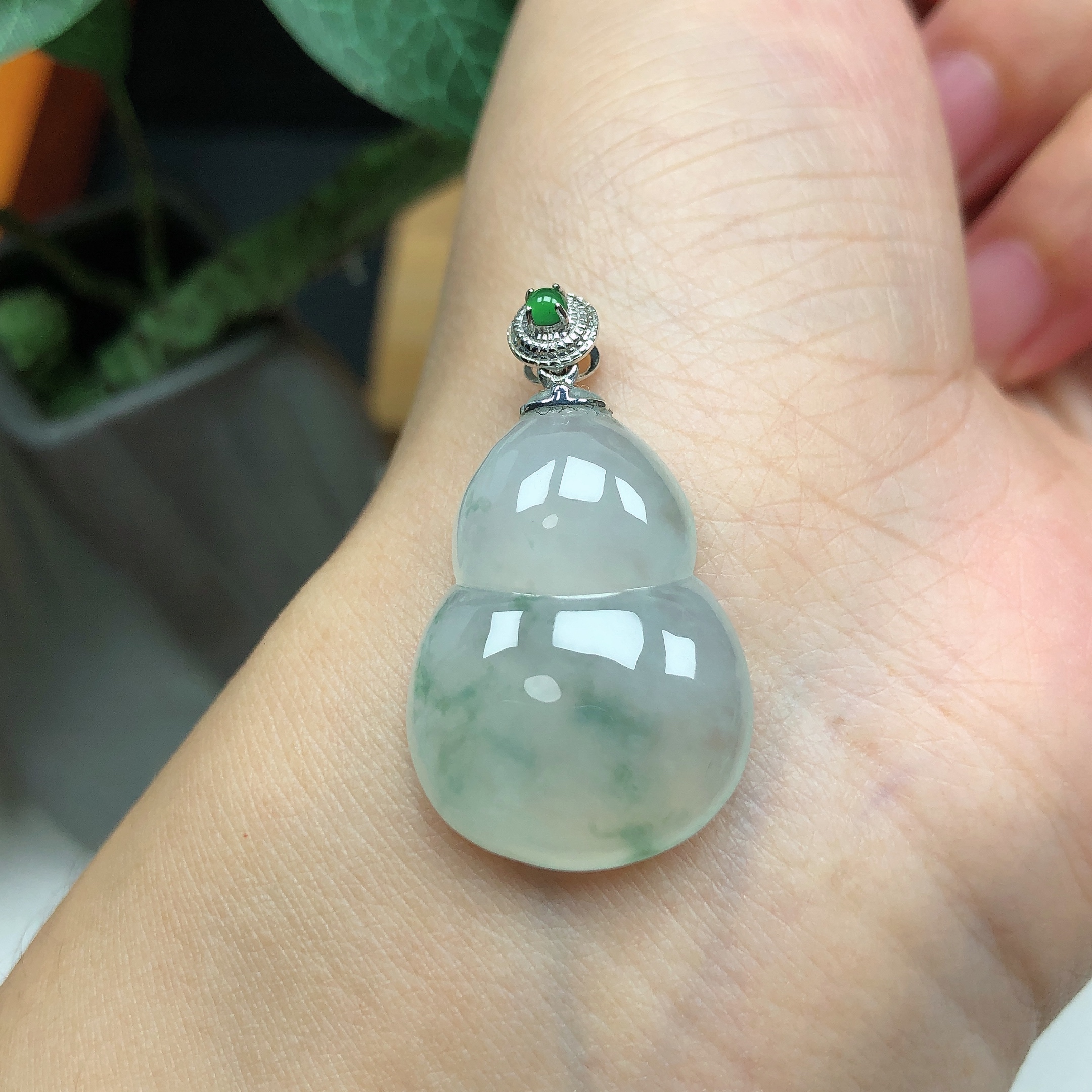  天然缅甸A货翡翠18K金镶嵌精美老坑冰润飘花葫芦吊坠25*18*6.2