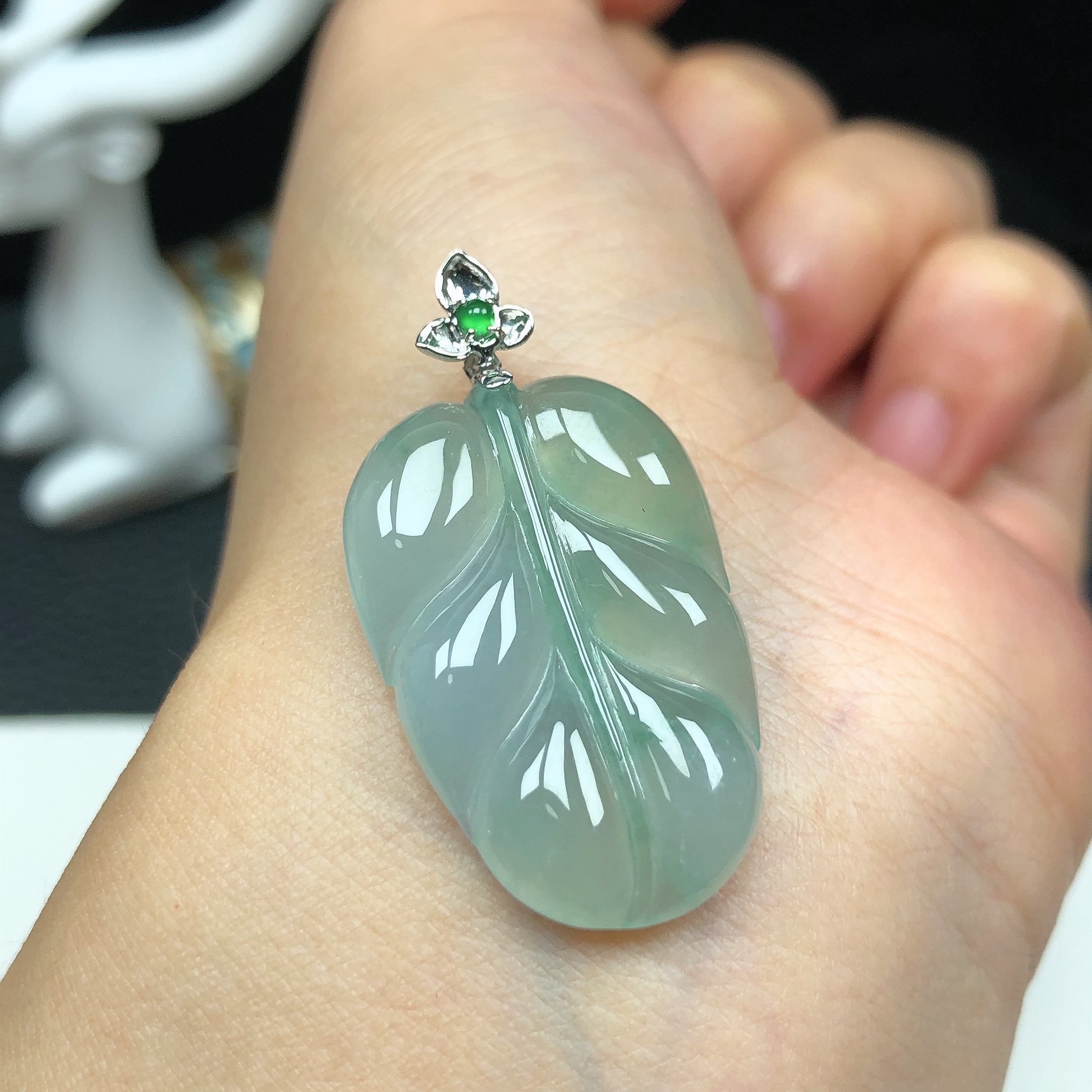 天然缅甸A货翡翠18K金镶嵌精美老坑冰种飘花叶子吊坠28*19*4.7