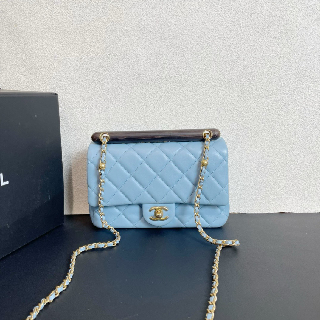 95新 Chanel/香奈儿 98新 奢总管/23a 木手柄cf包/芯片