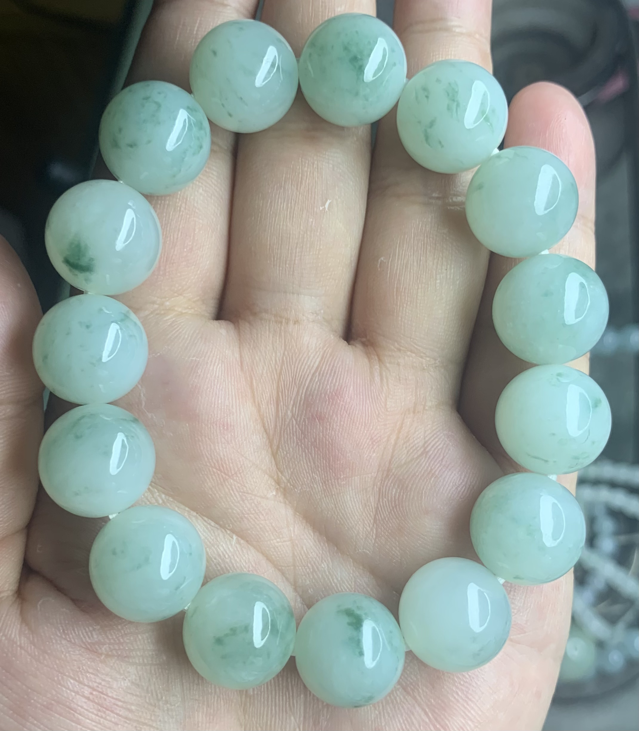 胶感绿底飘花男士手串卡