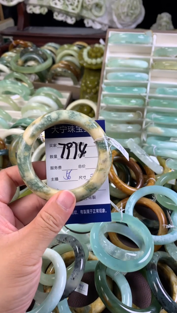 【闪购商品】蛇纹石玉手镯未镶嵌7974
