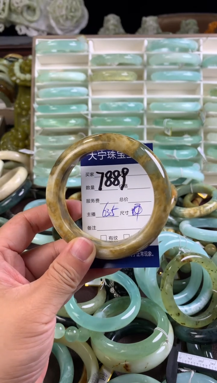 【闪购商品】蛇纹石玉手镯未镶嵌7889