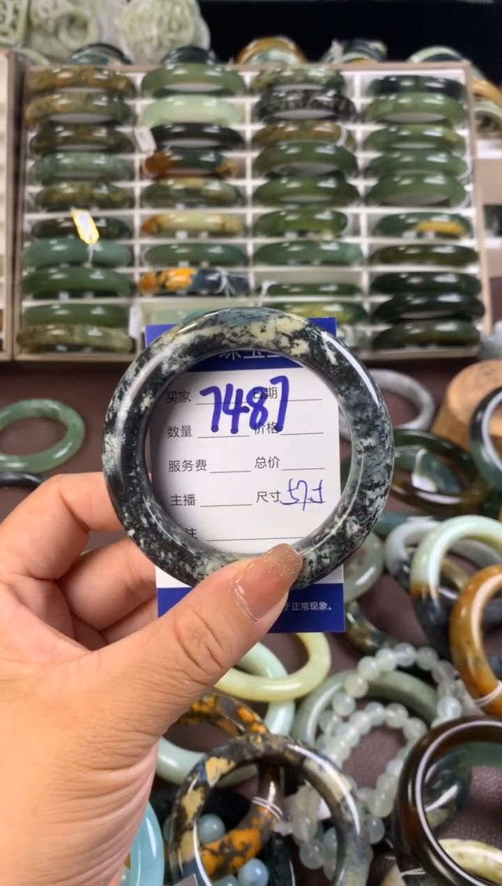 【闪购商品】蛇纹石玉手镯未镶嵌7487