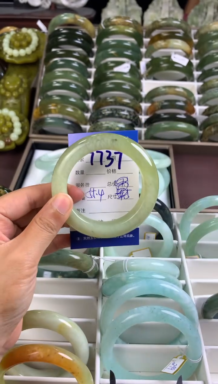 【闪购商品】蛇纹石玉手镯未镶嵌7737