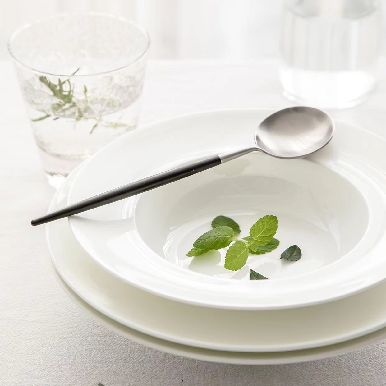翔婷陶瓷纯白异型菜盘微波炉餐具鱼盘凉菜盘高档家用高颜值盘子