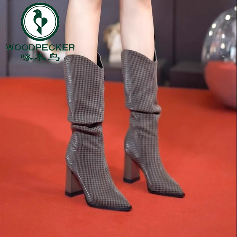 啄木鸟网红粗跟中筒靴女2025年秋冬新款高跟时装靴尖头套筒堆堆靴