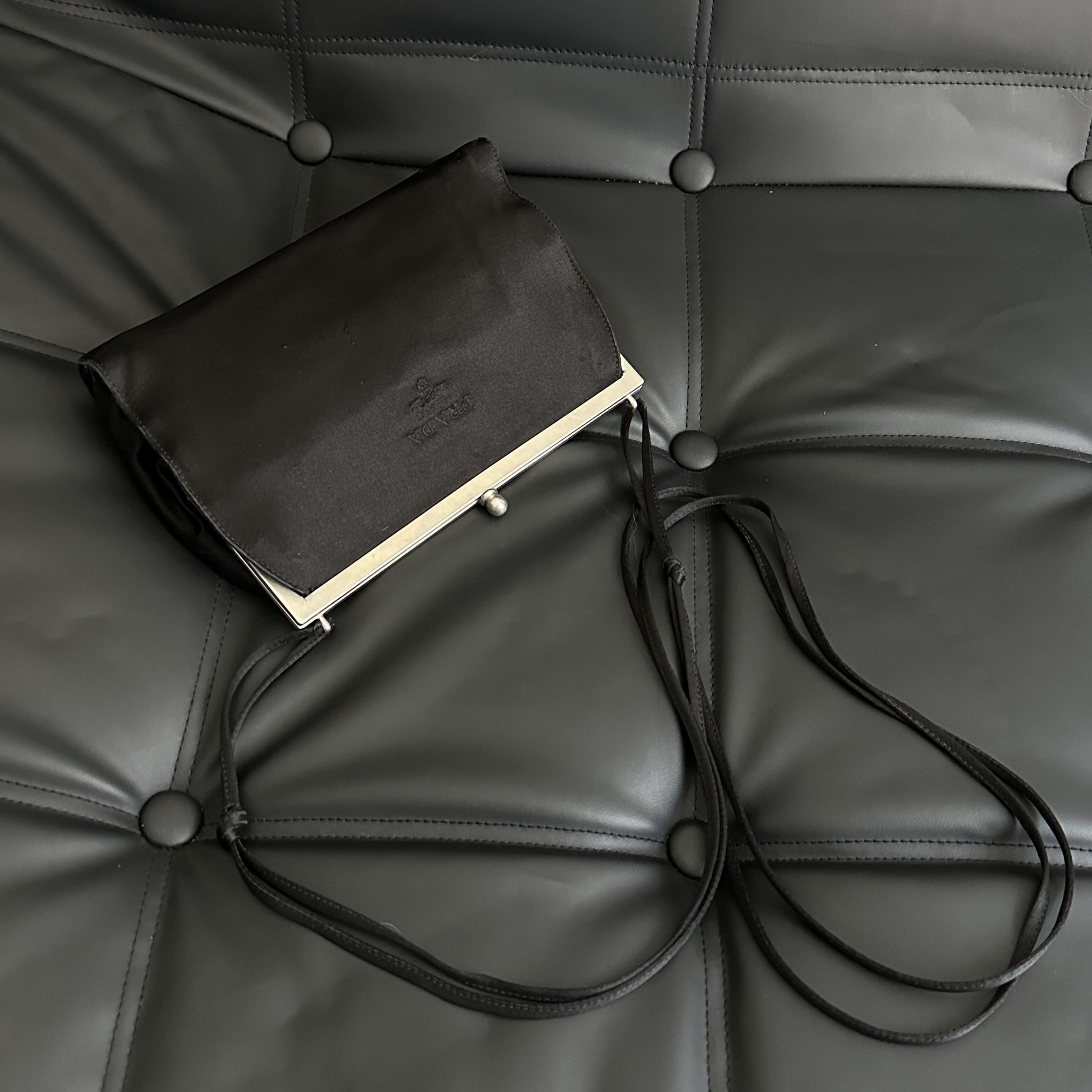 95新  上海自播/普拉达单肩包