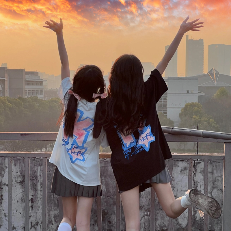 ins手绘涂鸦印花纯棉t恤女24年设计感学生韩版宽松闺蜜情侣装短袖