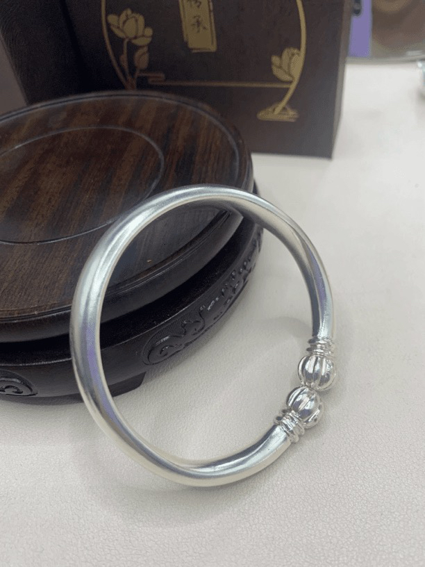 足银手镯 足银999（南瓜头泥鳅背光面手镯）