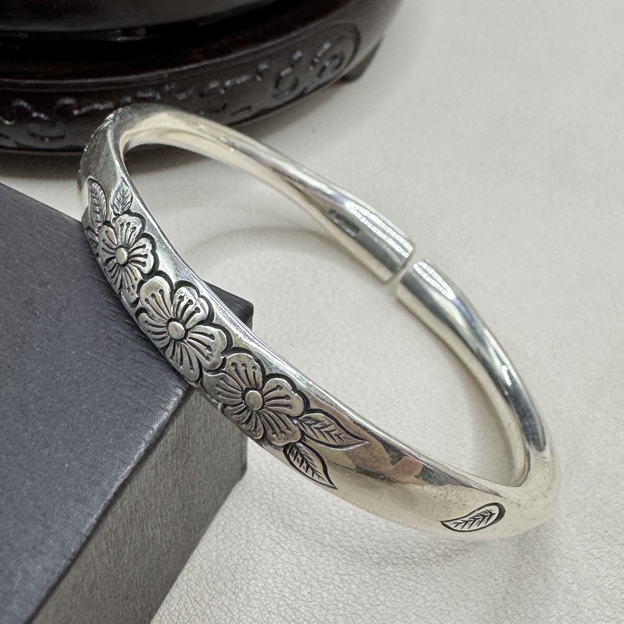 足银手镯 足银999（小蛮腰梅花手镯）