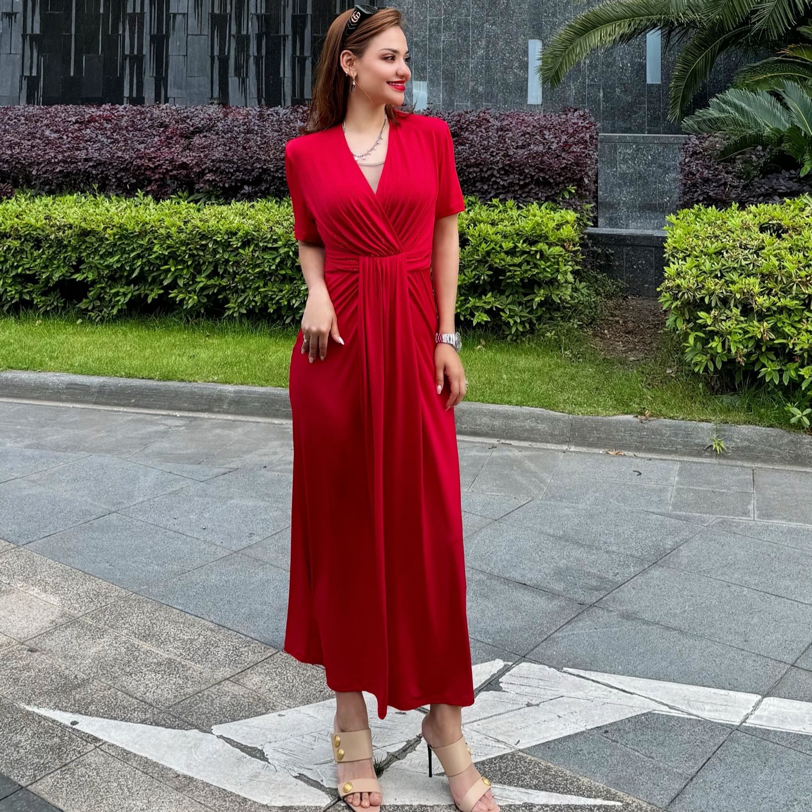 MUBINE 夏季新款法式复古高端气质V领烫钻长款连衣裙 24103（特价）