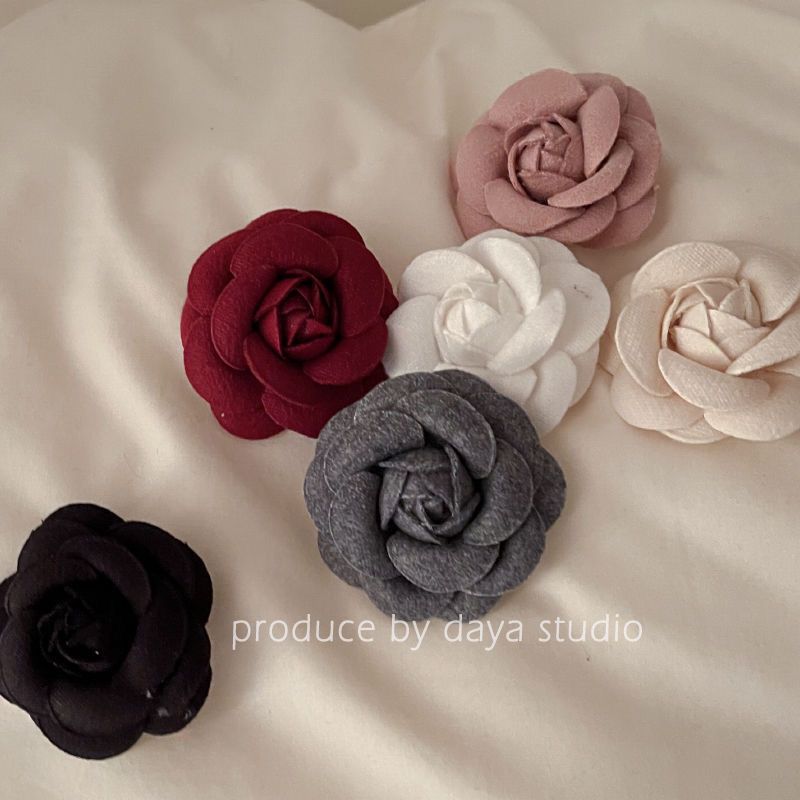  复古高级赫本山茶花法式花朵胸针精致设计气质香风简约胸花别针