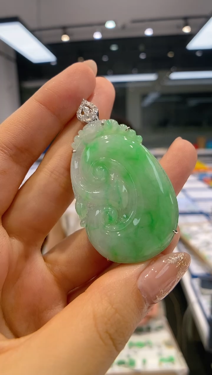 【闪购商品】翡翠吊坠(不含链)18K金镶嵌如意