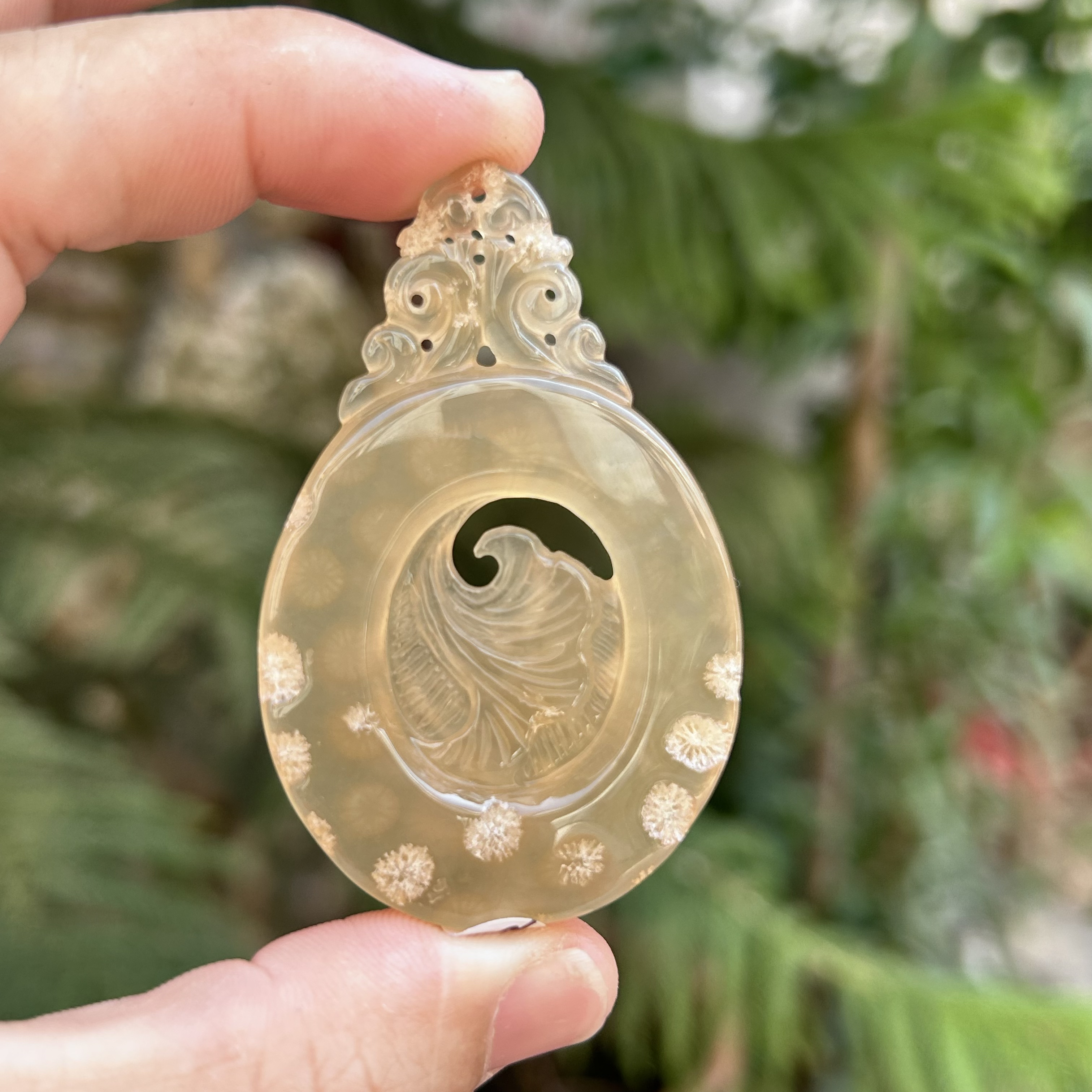 天然珊瑚玉雕刻件玉石挂件吊坠珊瑚玉冰果冻福贝杏叶