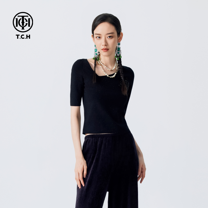 私服-TCH黑色不对称领半袖针织衫女25秋冬新款短款上衣T72C098012