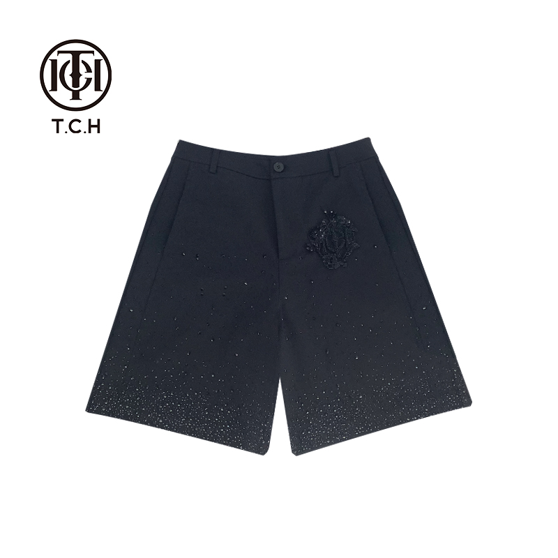 T.C.H/2025春夏潮流烫钻新中式系列黑色短裤T72B21E9021