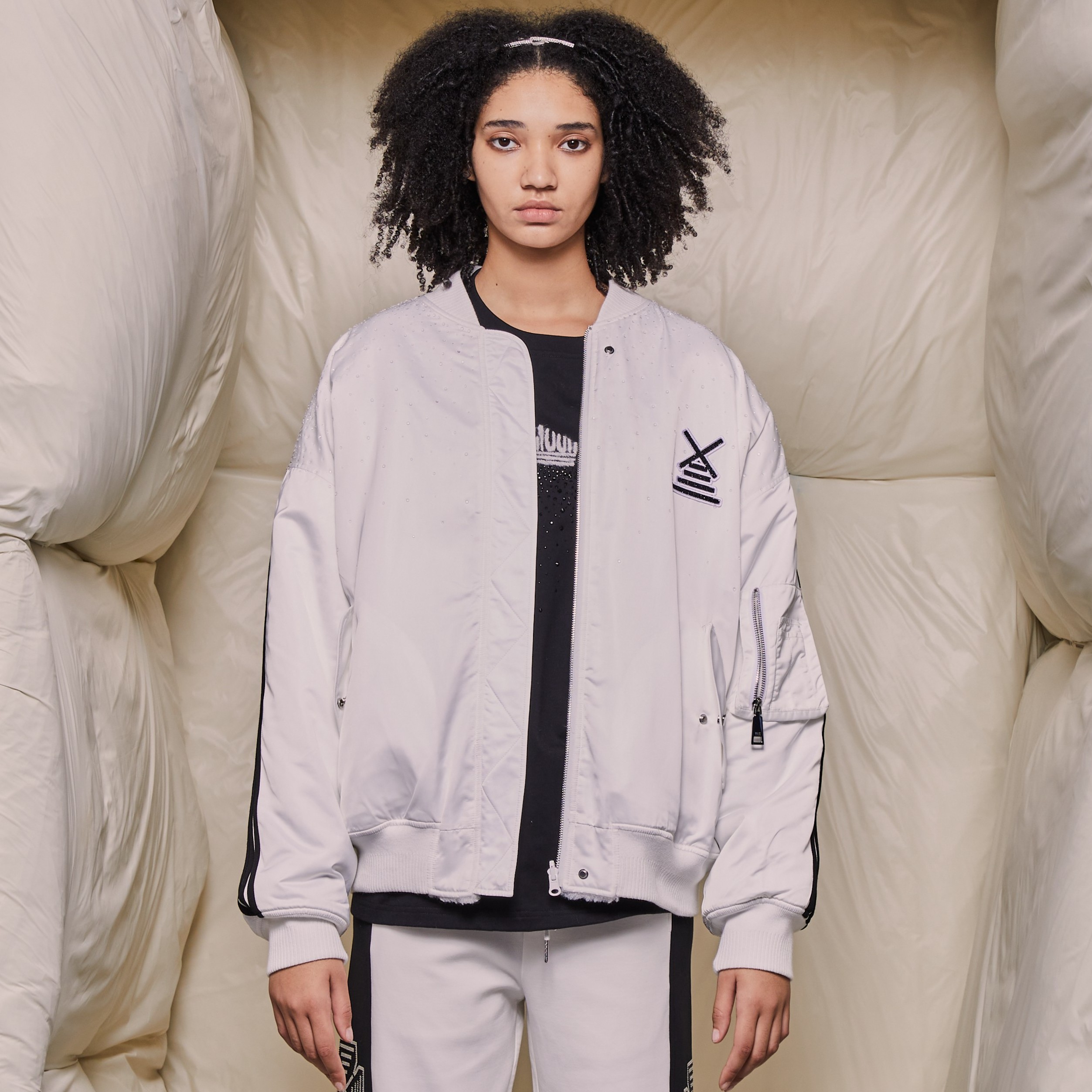 奥莱-TCH时尚潮牌风车字母刺绣烫钻两穿加厚休闲外套S69D276006