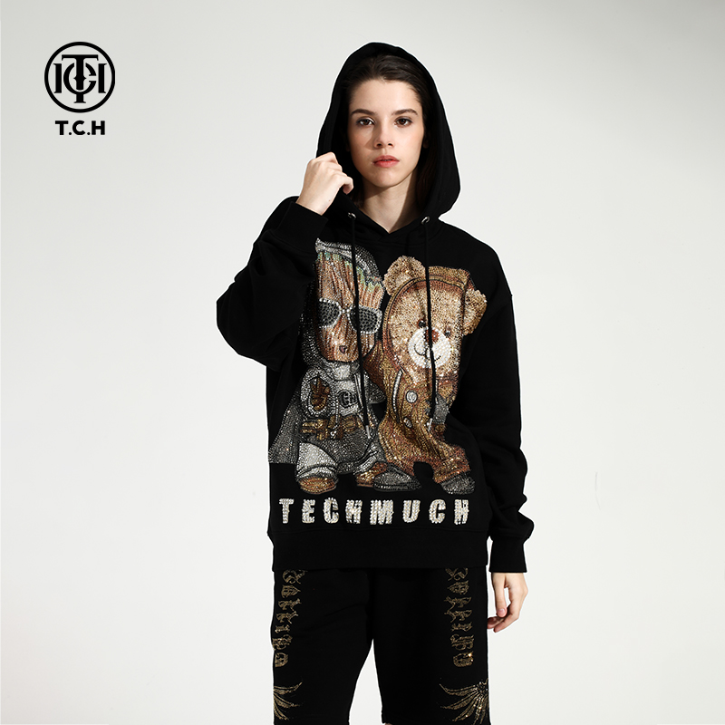 轻奢-TCH潮牌小熊插画烫钻重工休闲连帽黑色带帽卫衣T66A126122