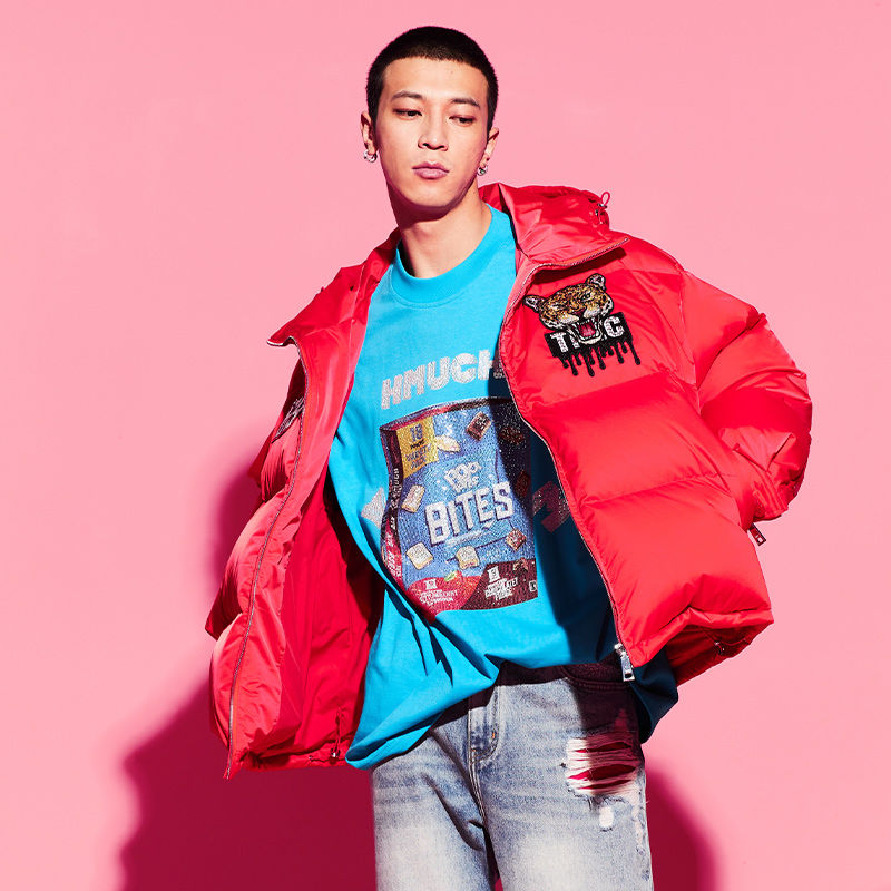 男装-TCH潮牌简约休闲时尚百搭烫钻红色冬季豹头羽绒服T69D198076