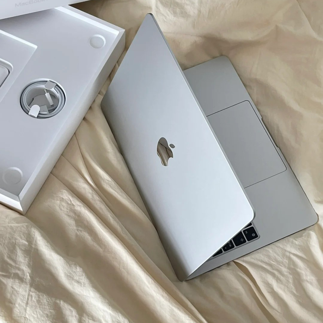 95新 Apple/苹果 学生笔记本MacBookAir娱乐大型游戏绘画设计电脑