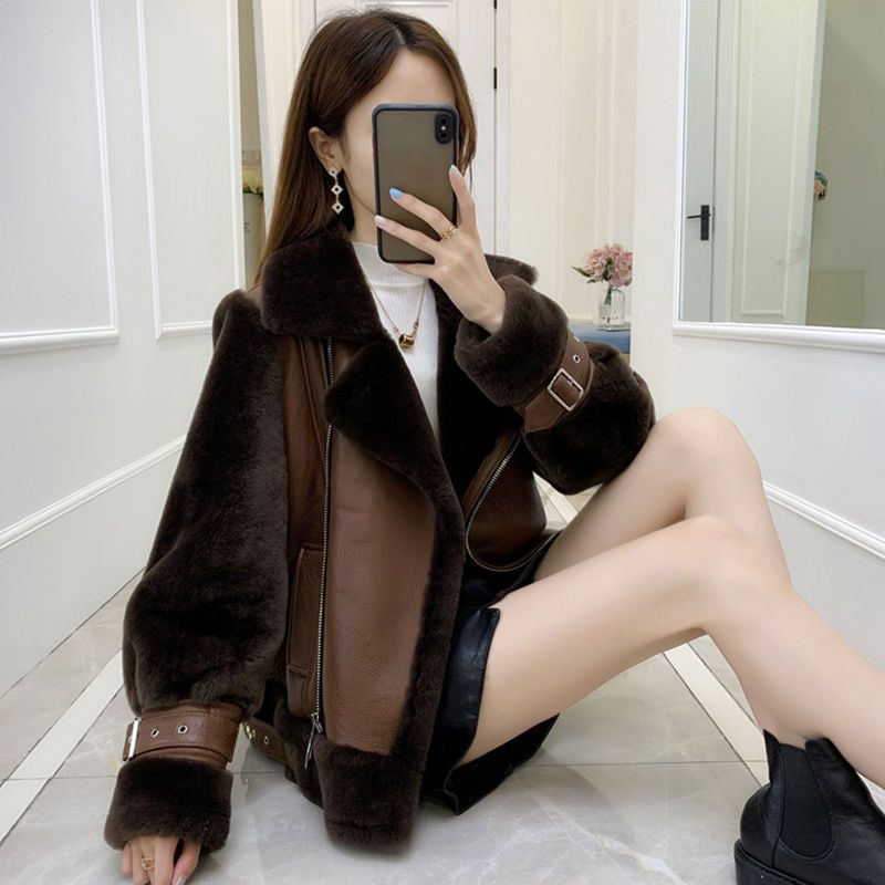 羽绒衣大码女装羊羔皮衣一体2024秋冬新款胖妹妹短款加厚冬季棉袄