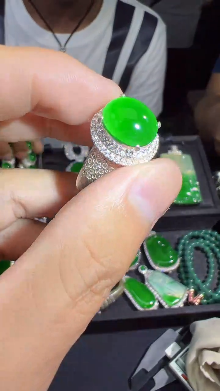 【闪购商品】定制翡翠未镶嵌蛋面1