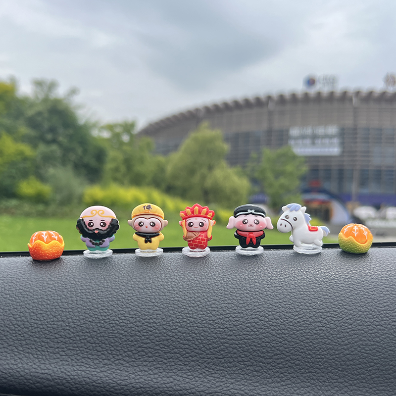 乾赞卡通可爱Q版西游汽车摆件内饰中控台后视镜电动车内装饰用品