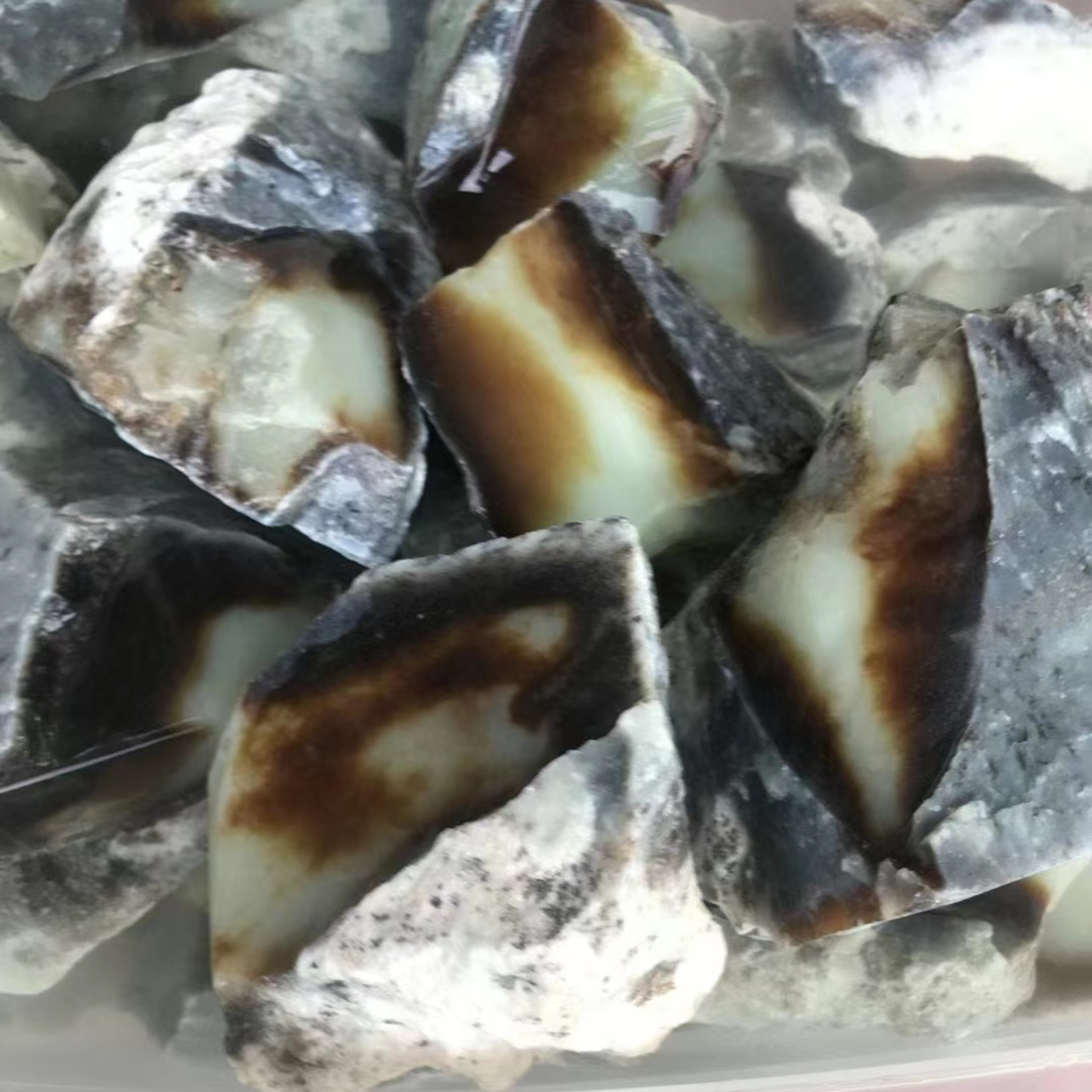 新疆且末黑糖山料玉质奇石