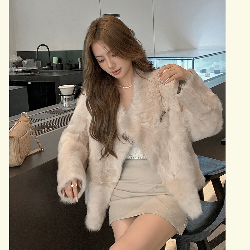 2025季新款小湖羊皮毛一体外套女短宽松显瘦羊羔毛海宁皮草气质