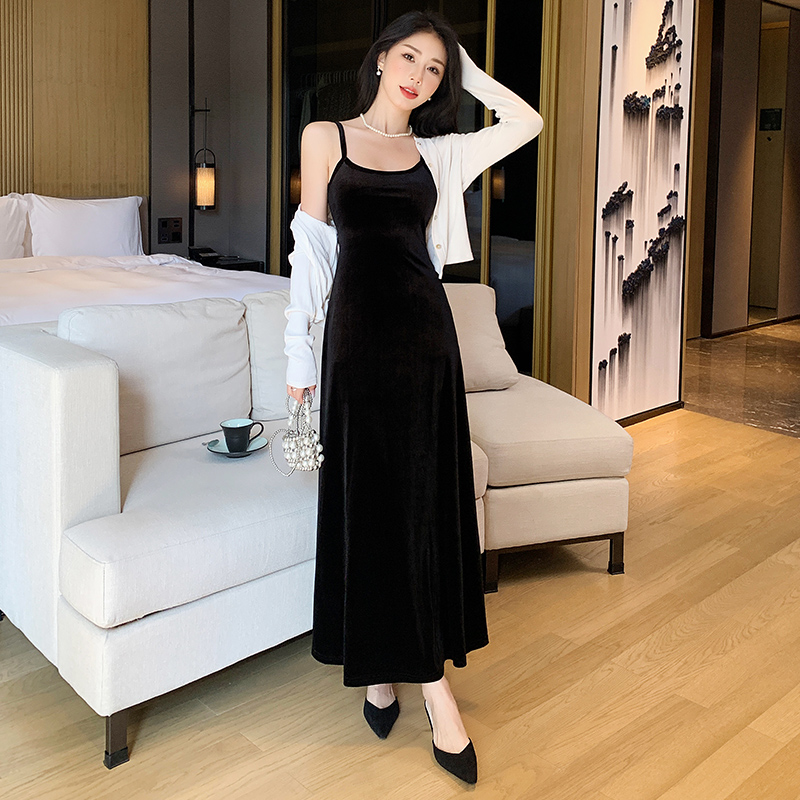 2024新款金丝绒吊带连衣裙长裙女秋季修身显瘦黑色内搭A字裙
