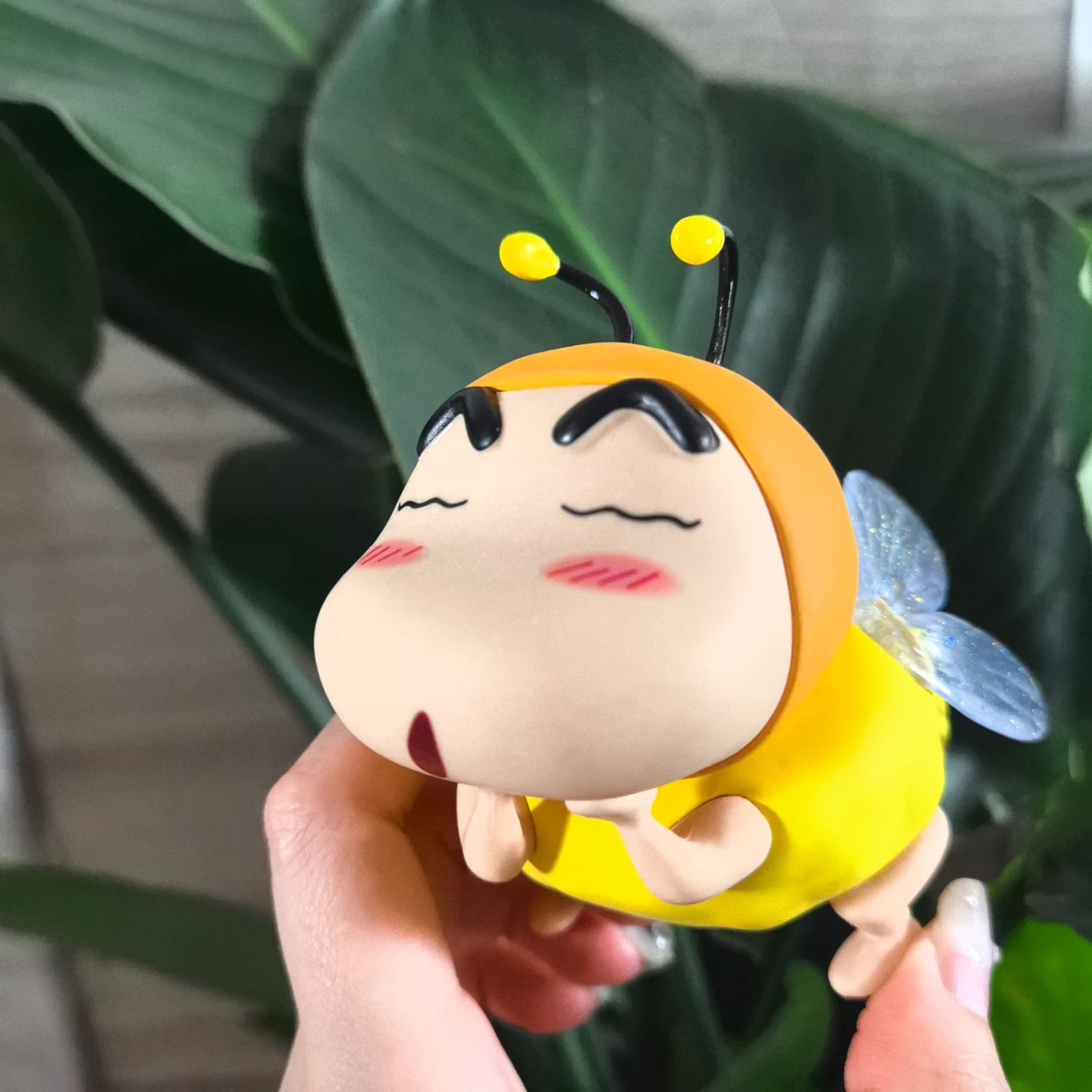 Mini小蜜蜂车载摆件潮玩手办可爱小蜜蜂小新蜡笔小新摆件