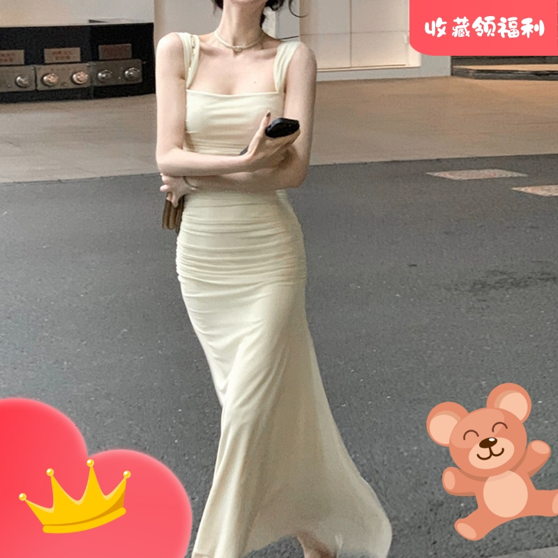 气质纯欲风吊带连衣裙2024新款女褶皱鱼尾茶歇法式显瘦小众长裙子