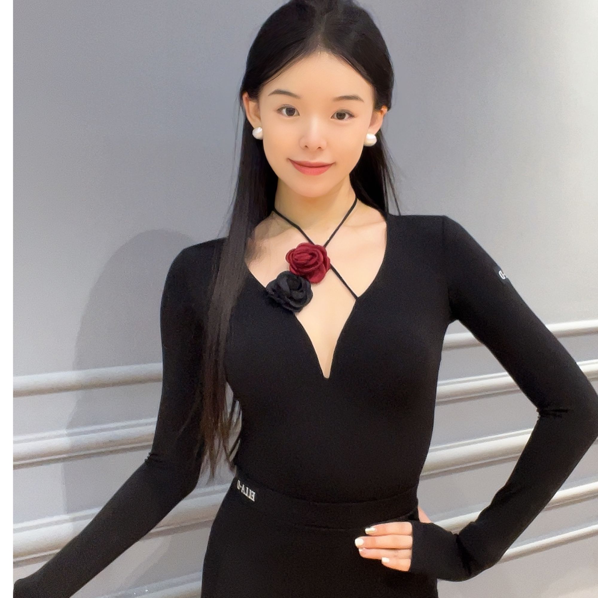 古里丹斯可交叉可挂脖小花上衣2024舞服弧度边显瘦不漏胸迷离玫瑰