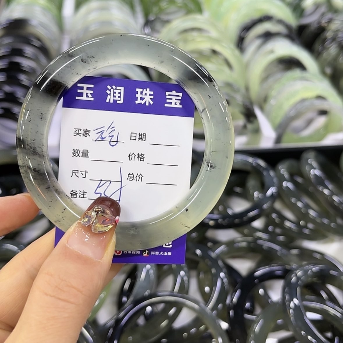 【闪购商品】蛇纹石玉手镯未镶嵌元****?