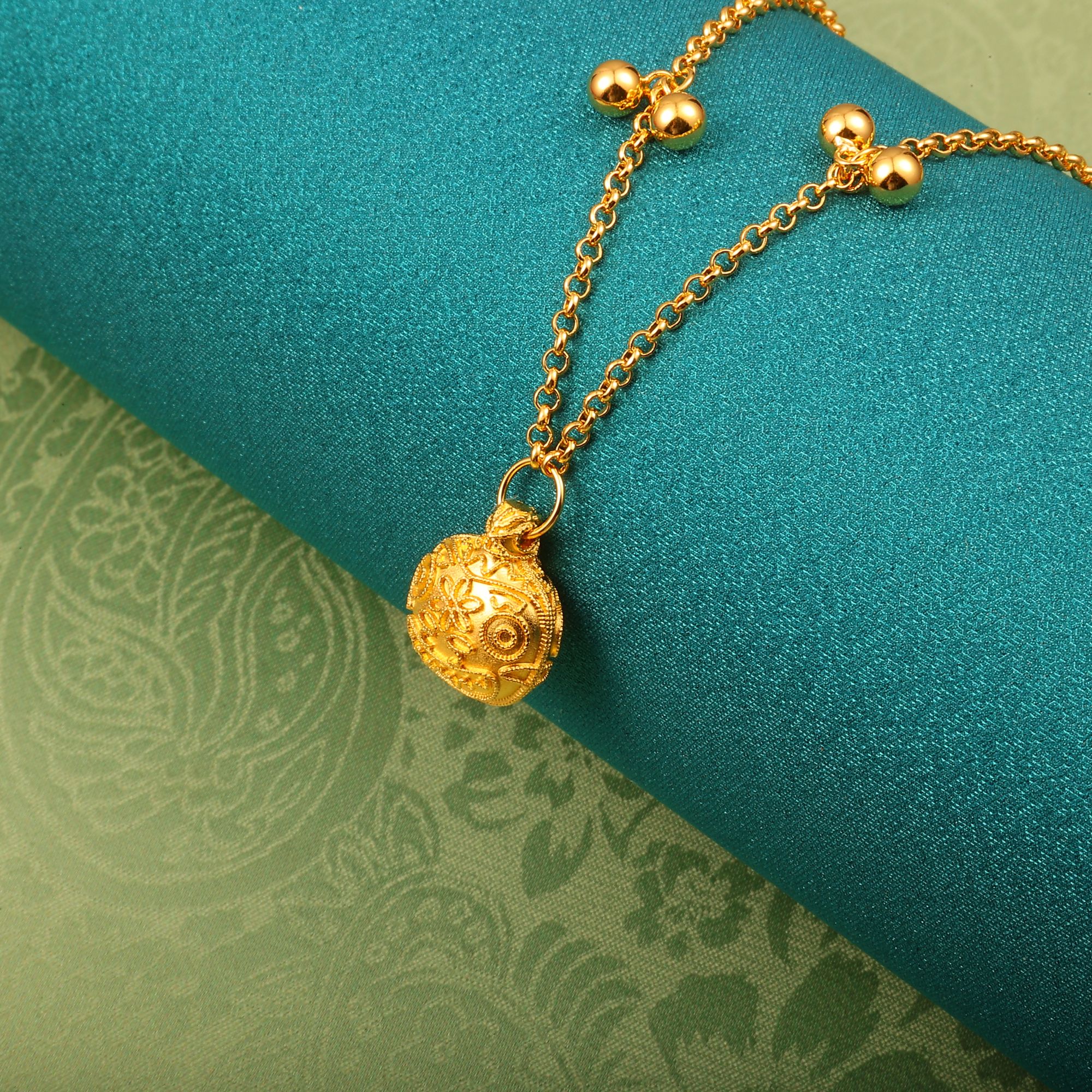 坠链均足银 硕果累累套链