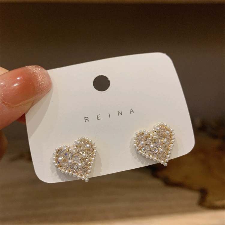 铜合金耳饰 AL3955 轻奢高级感白色爱心耳环小巧精致时尚气质