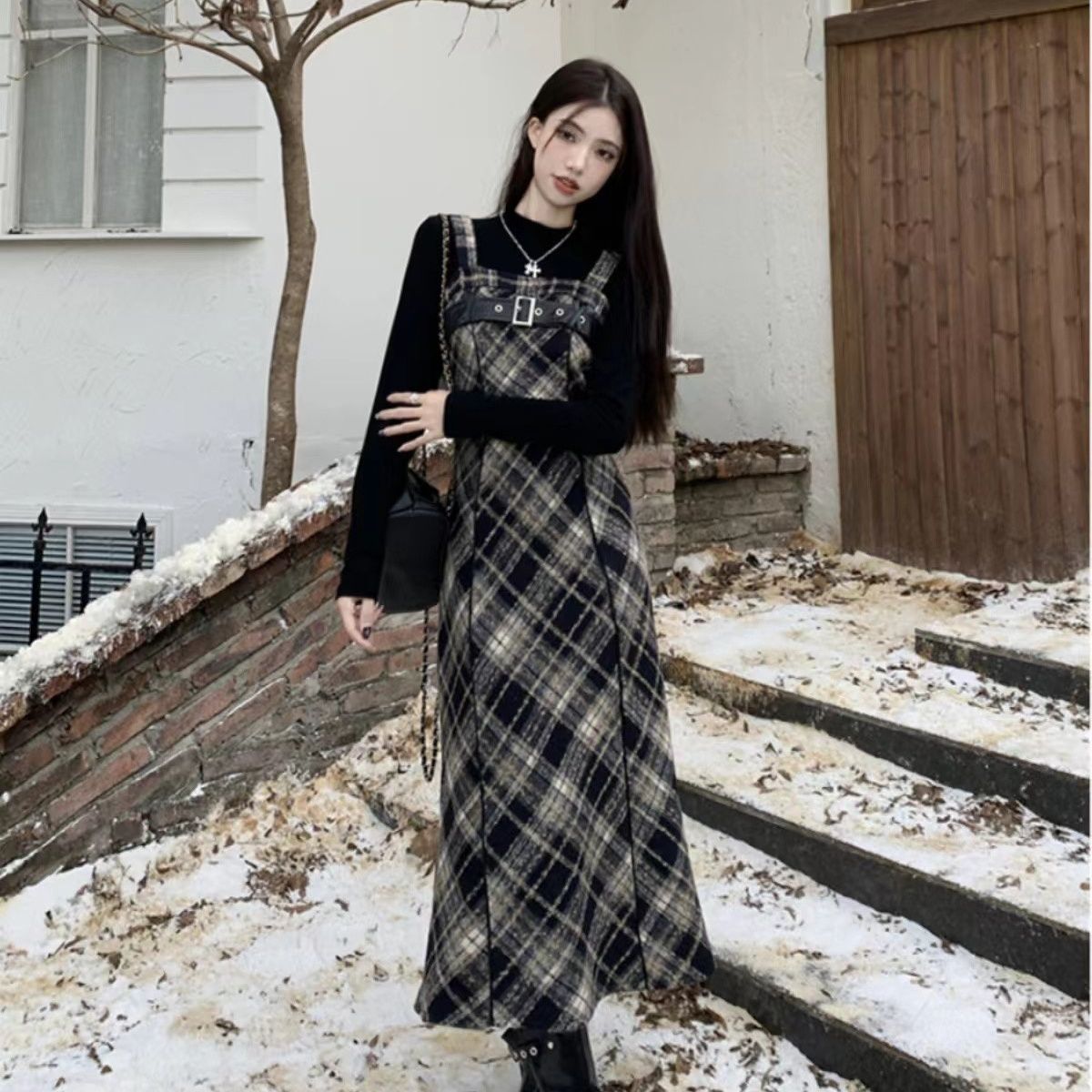 时尚赫本风冬季复古时尚显瘦“磨毛感格纹长款吊带连衣裙冬季套装