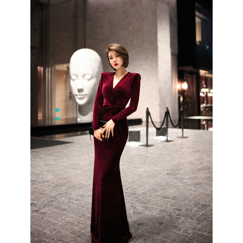 XULU原创纯色气质丝绒包臀鱼尾裙优雅知性直角肩扭结V领连衣裙