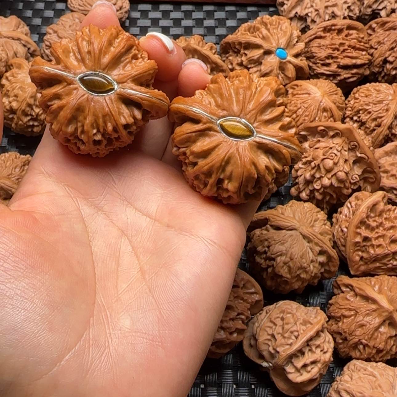 【闪购商品】桃核吊坠?****红