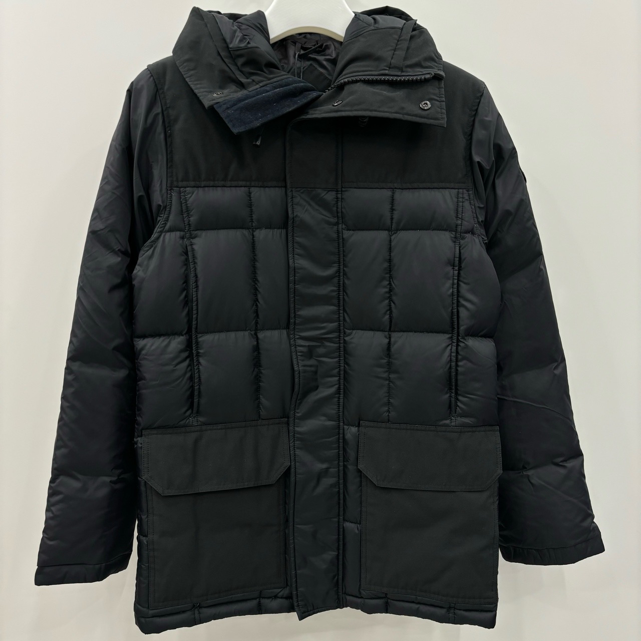 Canada Goose 加拿大鹅/纯色袖标羽绒服外套/尺码S/99新/编号6104