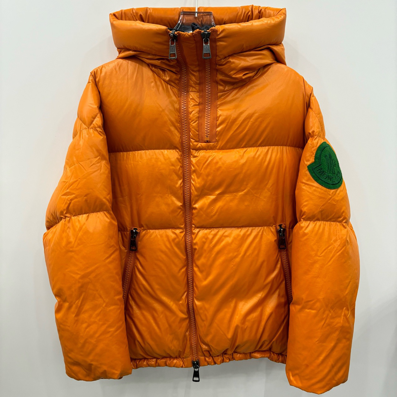 Moncler 盟可睐/纯色袖标大logo连帽羽绒服/尺码1/99新/编号6410