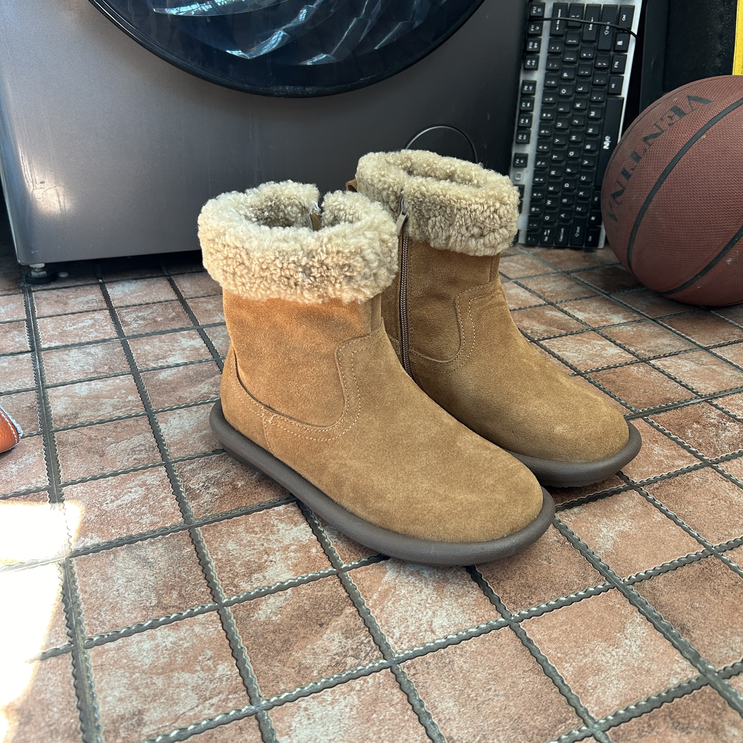 羊羔毛雪地靴女款爆款2024新款棉鞋女冬季保暖加绒加厚小卷毛短靴