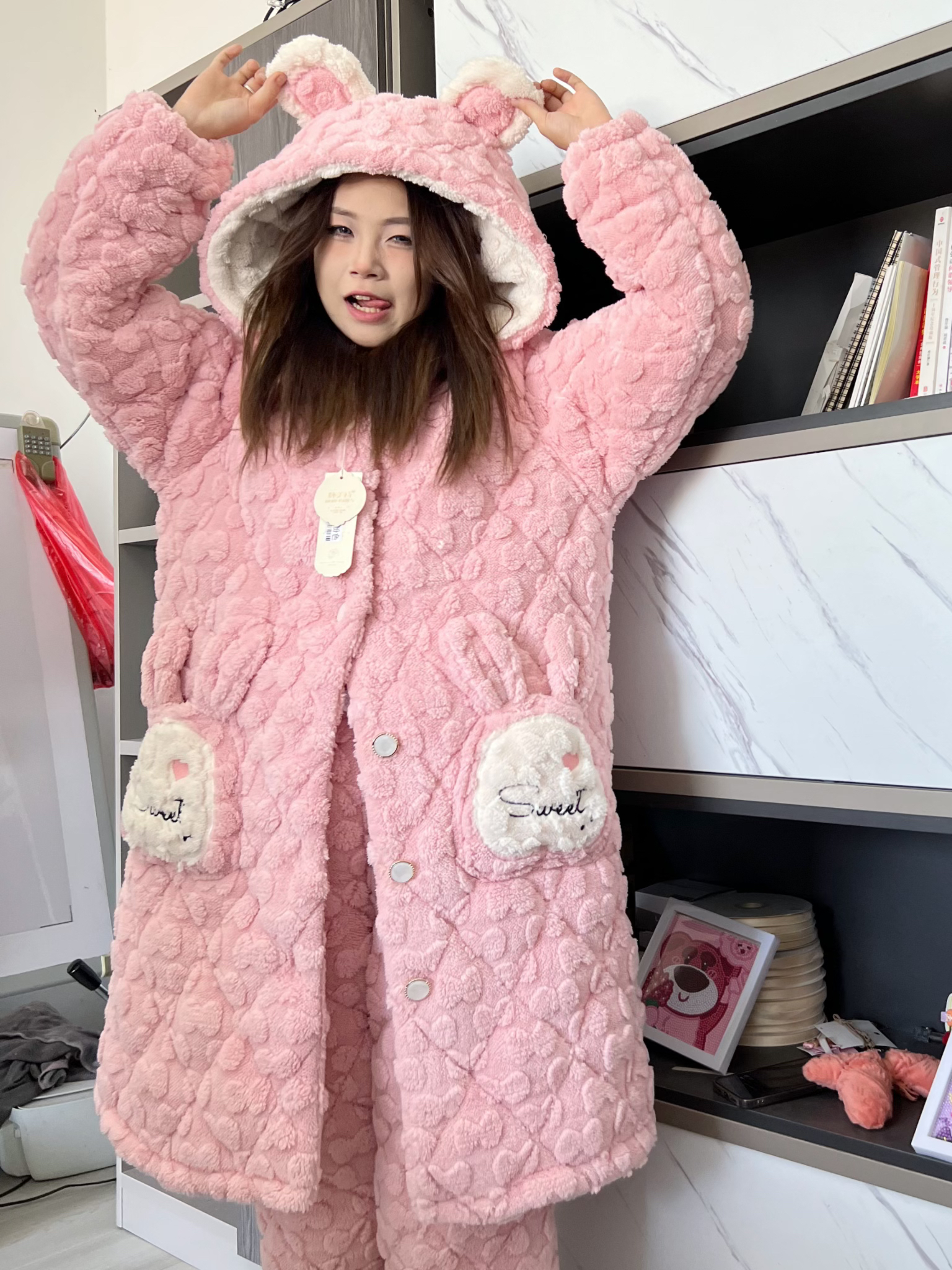 珊瑚绒睡衣女冬季2024新款加绒加厚三层夹棉连帽可爱秋冬款家居服