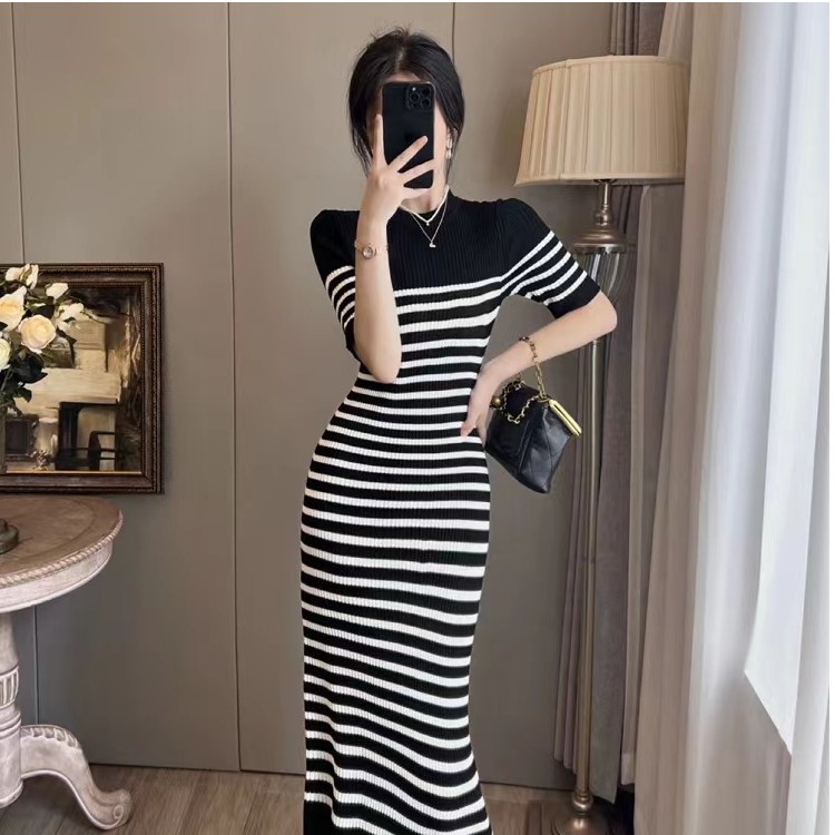 2881极简COS风修身版微喇下摆黑白撞色条纹裙夏新通勤女连衣裙